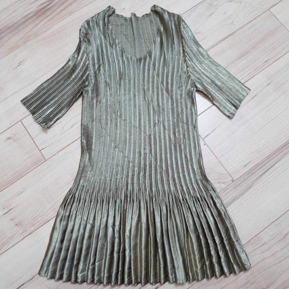 Metallic olive pleated shimmer top 3/4 sleeve y2k goddess party top